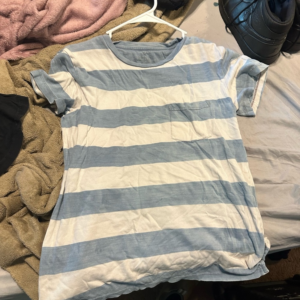 American Eagle shirt small